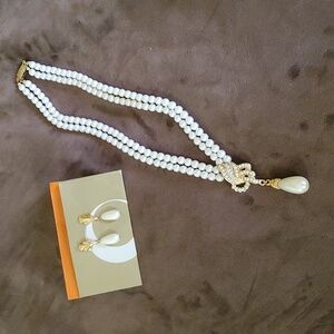 Pretty Vintage Necklace and Earring Set